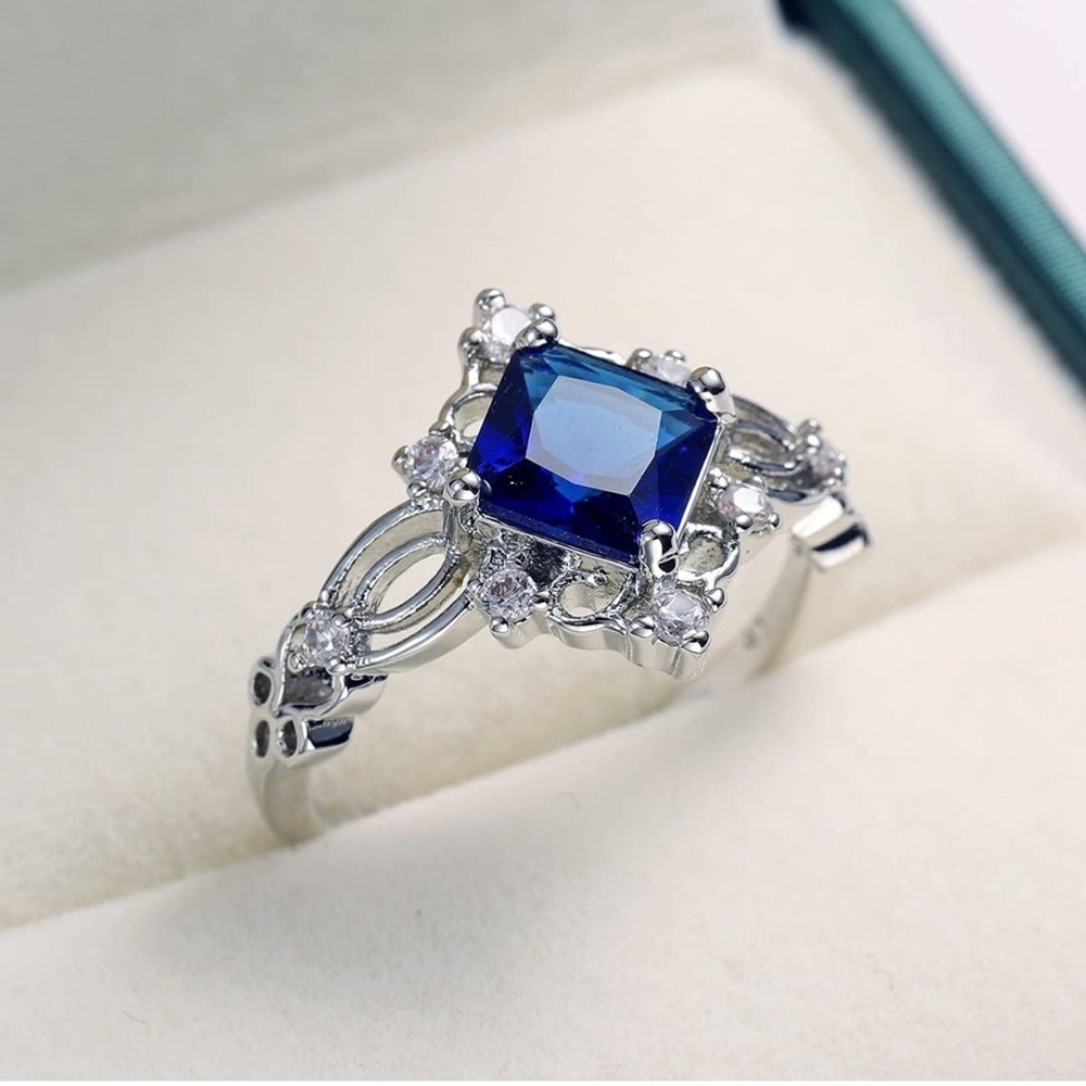 NEW Antique Style Silver Blue Sapphire Ring with CZ Accents 9US